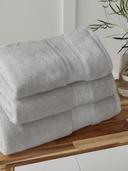Laura Ashley - luxe 100% katoenen handdoek met borduursel - Image 1 of 3