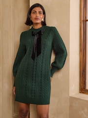 Love & Roses High Neck Bow Detail Cable Knitted Jumper Dress - Obraz 3 z 4