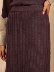 Love & Roses Burgundy Red and Beige Cosy Knitted Skirt - Image 4 of 4