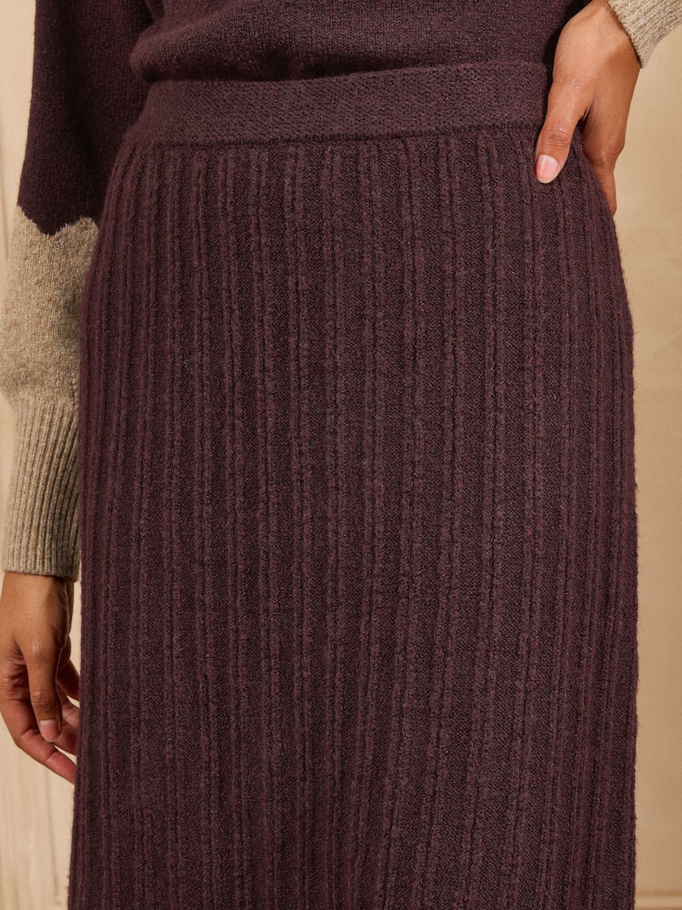 Love & Roses Burgundy Red and Beige Cosy Knitted Skirt - Image 4 of 4 Love & Roses Burgundy Red and Beige Cosy Knitted Skirt - Image 4 of 4