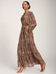 Marrón - Vestido largo de gasa con estampado de cachemira y manga larga de Jolie Moi - Imagen 5 de 6