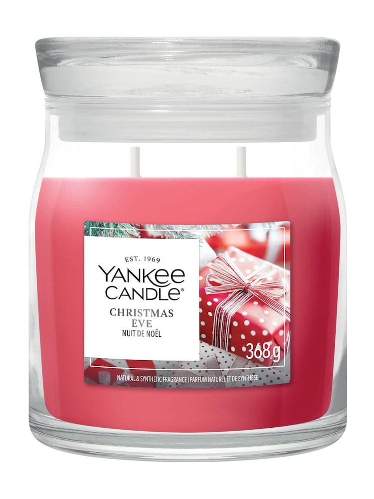 Yankee Candle Christmas Eve Signature Medium Jar Boxed Candle - Image 3 of 3 Yankee Candle Christmas Eve Signature Medium Jar Boxed Candle - Image 3 of 3