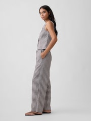 Pantalones de pernera ancha de tiro medio en mezcla de lino con cuadros sin cierres de Gap - Imagen 4 de 6