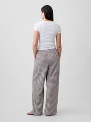 Pantalones de pernera ancha de tiro medio en mezcla de lino con cuadros sin cierres de Gap - Imagen 6 de 6