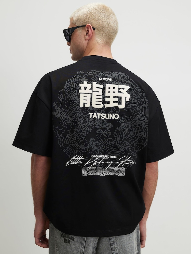 River Island Oversized Tatsuno Print T-Shirt - صورة 1 من 4 River Island Oversized Tatsuno Print T-Shirt - صورة 1 من 4