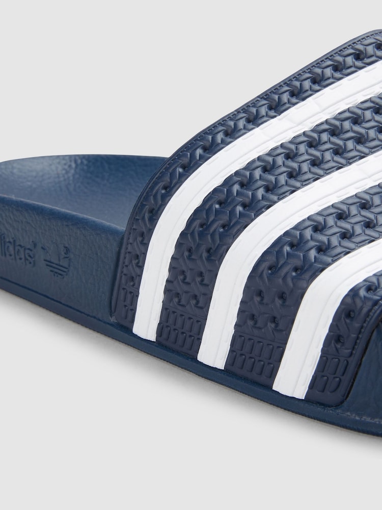 Granatowy - Klapki adidas Originals Adilette - Image 9 of 12
