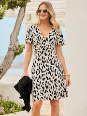 Sosandar Animal Print V-Neck Ruched Waist Fit & Flare Dress - Imagen 1 de 5