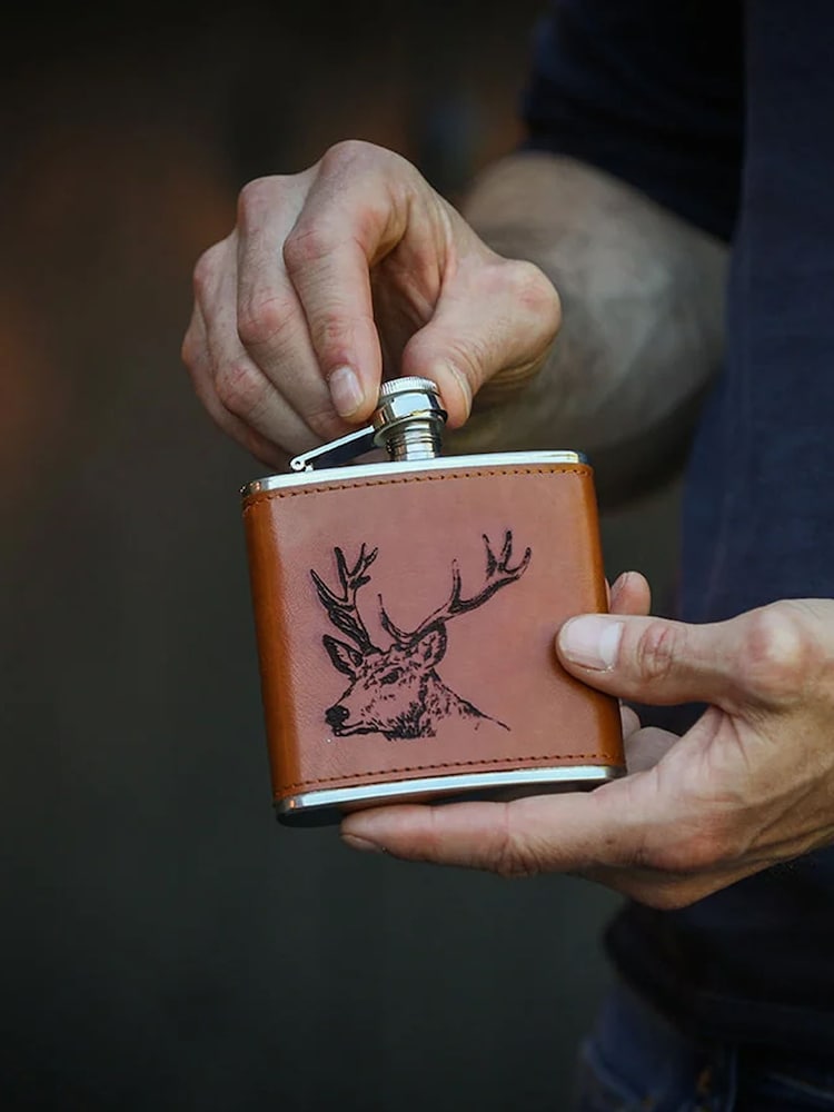 Selbrae House Tan Stag Leather Hip Flask - Image 1 of 4 Selbrae House Tan Stag Leather Hip Flask - Image 1 of 4