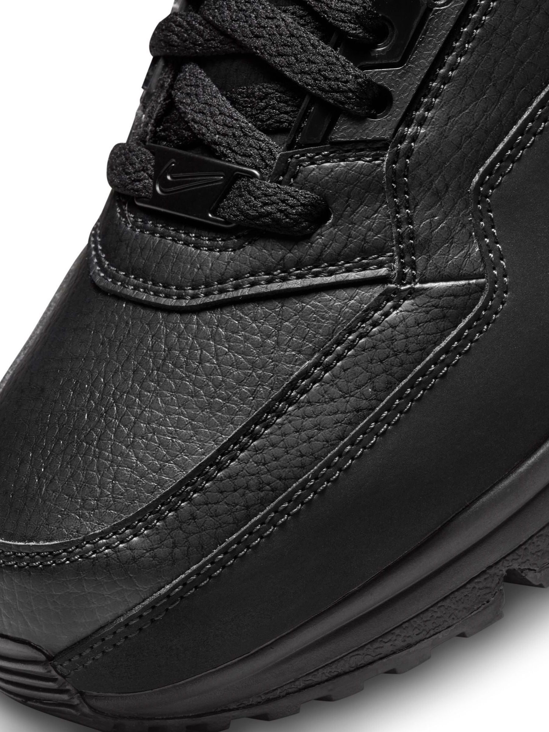 Solid black air max 2025