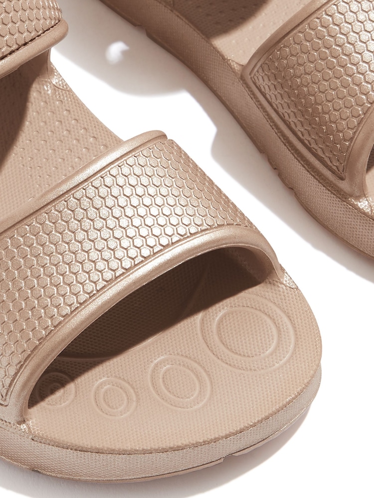 Goud - FitFlop Kids Junior Iqushion Shimmer Ergonomic Sandals - Image 4 of 4