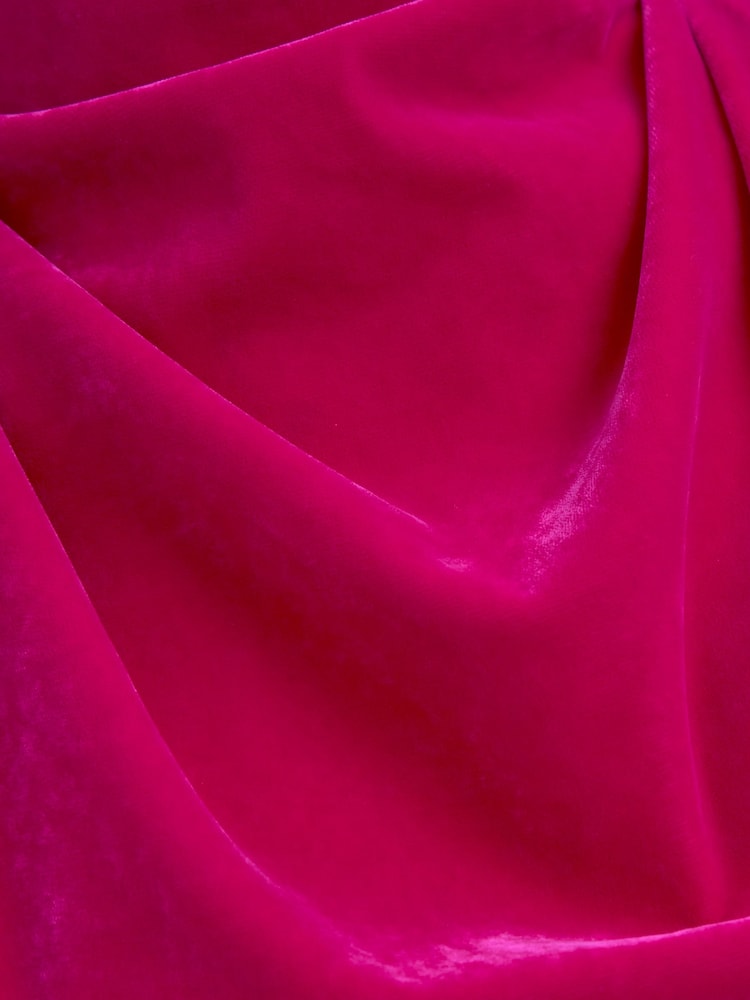 Reiss Giannon Asymmetrisches Midikleid aus Samt mit weitem Stehkragen - Bild 6 von 6 Reiss Giannon Asymmetrisches Midikleid aus Samt mit weitem Stehkragen - Bild 6 von 6