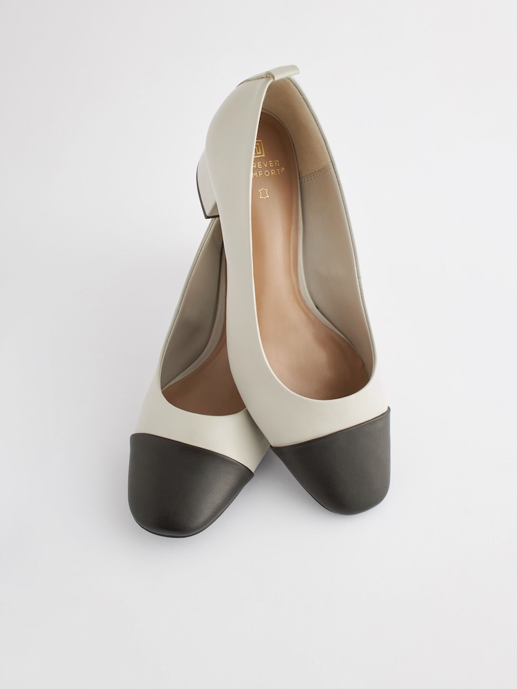 Bout d’os/bout noir - Chaussures en cuir à petit talon carré Forever Comfort® - Image 4 of 8