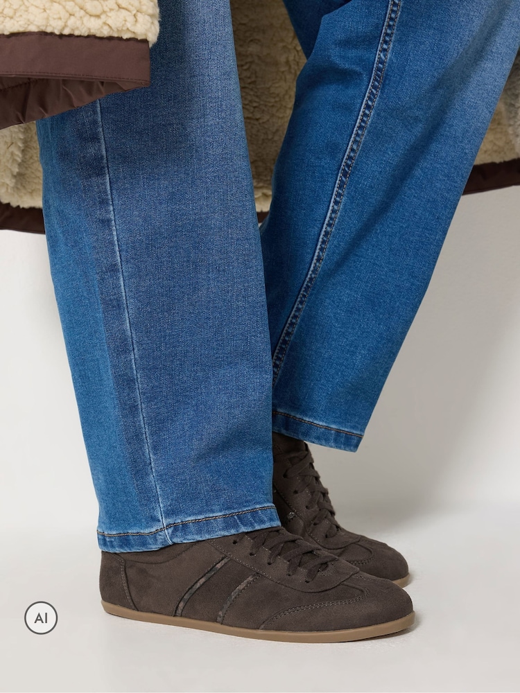 بني - Long Tall Sally حذاء رياضي مخطط منخفض من قماش سويد صناعي - صورة 1 من 5