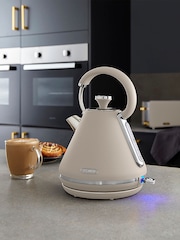 Tower Cream Cavaletto 1.7L 3KW Kettle - Image 1 of 8