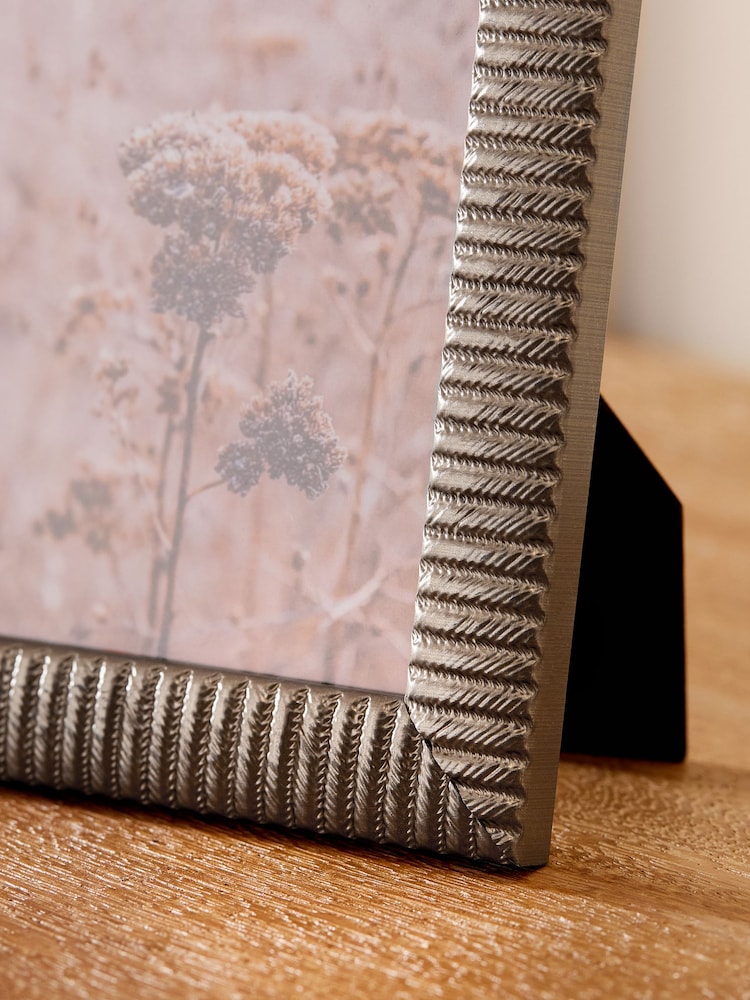 Set of 2 Silver Textured Photo Frames - Image 2 of 4