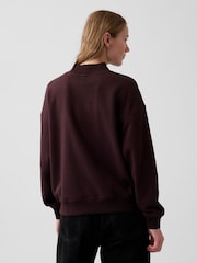 Καφετί - Gap VintageSoft Oversized Mock Neck Logo Sweatshirt - Εικόνα 2 από 5