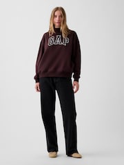Καφετί - Gap VintageSoft Oversized Mock Neck Logo Sweatshirt - Εικόνα 4 από 5