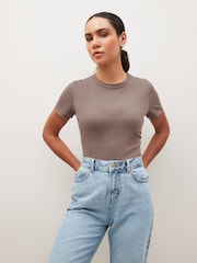 Neutral-Braungrau - Essential Kurzarm-T-Shirt aus reiner Baumwolle mit Rundhalsausschnitt - Image 1 of 4