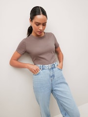 Neutral-Braungrau - Essential Kurzarm-T-Shirt aus reiner Baumwolle mit Rundhalsausschnitt - Image 2 of 4
