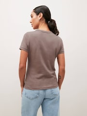 Neutral-Braungrau - Essential Kurzarm-T-Shirt aus reiner Baumwolle mit Rundhalsausschnitt - Image 3 of 4