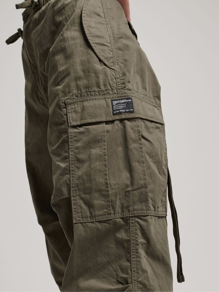 Vert - Pantalon utilitaire cargo Superdry Parachute Grip - Image 8 of 10
