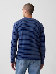 Bande bleue - Gap Everyday Soft Relaxed Stripe Long Sleeve T-Shirt - Image 2 de 4