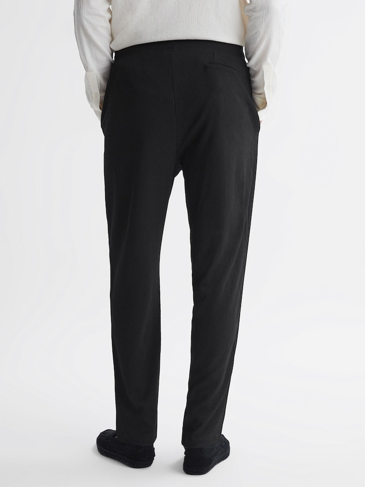 Reiss Black Hiroshio Tapered Textured Trousers - Image 4 of 4