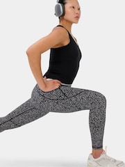 Black Micro Dot - Leggings para entrenamiento intenso de Sweaty Betty - Imagen 3 de 4