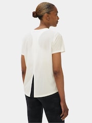 Sweaty Betty Ultimate Train Perforated Split Back T-Shirt - Bild 2 von 6