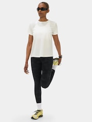 Sweaty Betty Ultimate Train Perforated Split Back T-Shirt - Bild 3 von 6