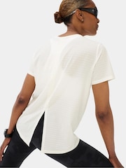 Sweaty Betty Ultimate Train Perforated Split Back T-Shirt - Bild 4 von 6