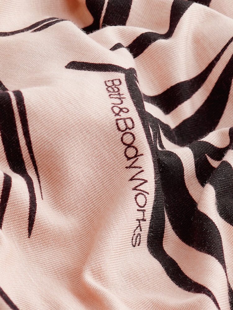 Bath & Body Works Black/Ecru Leaf Print Jersey 3/4 Sleeve Wrap Over Robe - Image 8 of 8 Bath & Body Works Black/Ecru Leaf Print Jersey 3/4 Sleeve Wrap Over Robe - Image 8 of 8