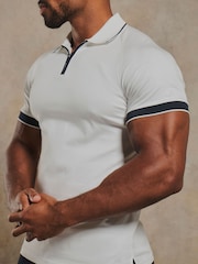 Weiß - Tailored Athlete Polo-Shirt mit muskulöser Passform, mercerisierter Baumwolle und kontrastierendem Besatz am Reißverschlusskragen - Bild 4 von 7