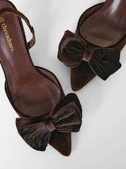 Zapatos de tacón bajo con lazo de terciopelo Threadbare - Imagen 2 de 5