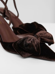Zapatos de tacón bajo con lazo de terciopelo Threadbare - Imagen 5 de 5