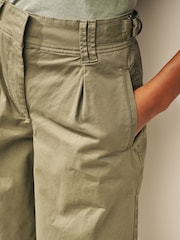 Khakigrün - Chino-Hose mit weitem Bein und Bundfalte - Bild 4 von 6