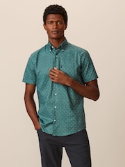 Green Geometric Easy Iron Button Down Short Sleeve Oxford Shirt - Image 1 of 7