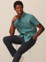 Green Geometric Easy Iron Button Down Short Sleeve Oxford Shirt - Image 2 of 7
