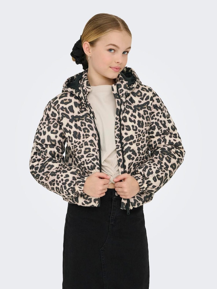 Chaqueta acolchada con capucha, cremallera y estampado de leopardo de ONLY KIDS - Imagen 1 de 5