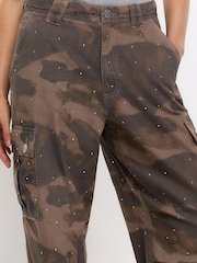 River Island Green Heatseal Cargo Camo Trousers - Image 3 of 4