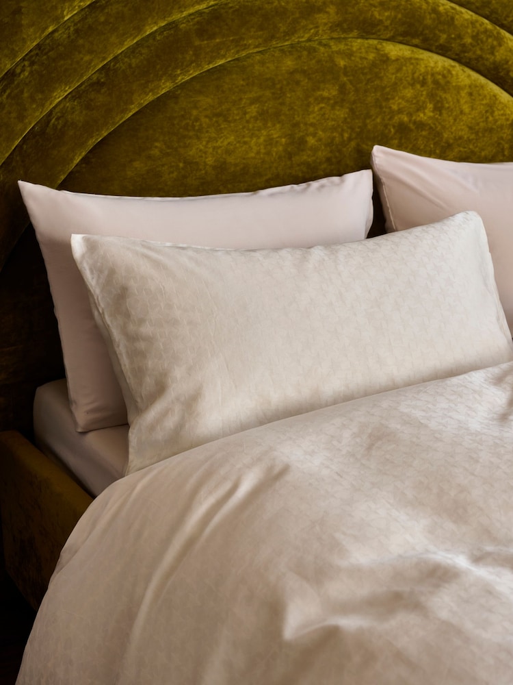 Rockett St George White 250 Thread Count 100% Cotton Studio Star Duvet Cover and Pillowcase Set - Image 2 of 4