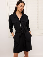 Schwarz - Weiches, anschmiegsames Mini kleid mit langärmelig Ärmeln mit Gürtel - Bild 1 von 6
