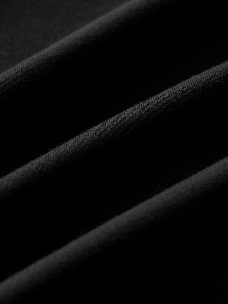 Schwarz - Weiches, anschmiegsames Mini kleid mit langärmelig Ärmeln mit Gürtel - Bild 6 von 6 Schwarz - Weiches, anschmiegsames Mini kleid mit langärmelig Ärmeln mit Gürtel - Bild 6 von 6