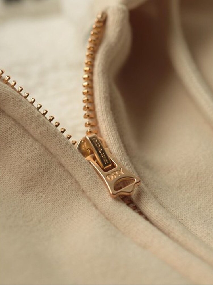 سترة هودي مبطنة فرو صناعي بسحاب Essential من Superdry - Image 5 of 5 سترة هودي مبطنة فرو صناعي بسحاب Essential من Superdry - Image 5 of 5