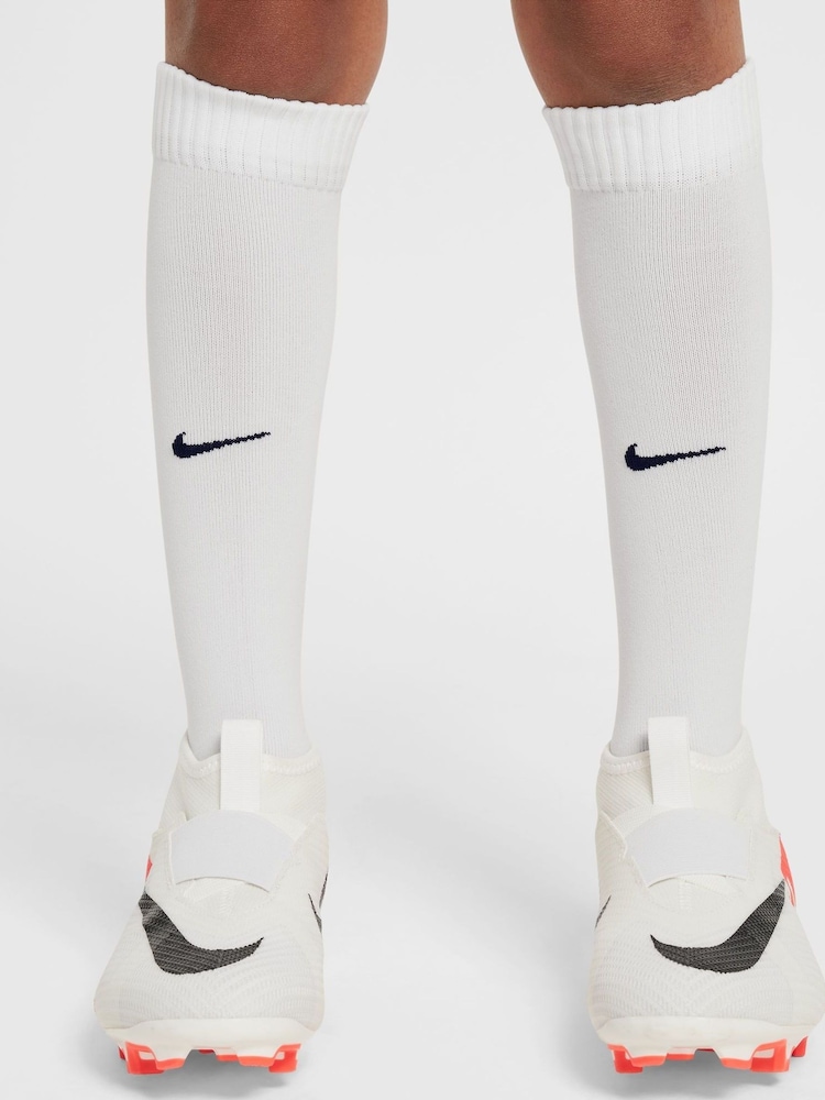 Nike White PSG 2024/2025 Kids Away Stadium 3 Piece Kit - Image 13 of 16