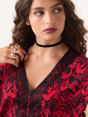 Red and Black Feather Print Short Sleeve Lace Trim Top - Image 4 of 6