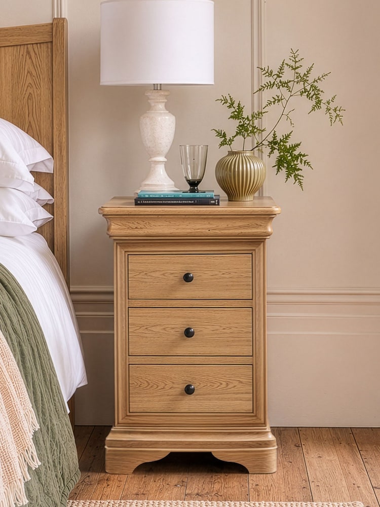 Willis & Gambier Oak Bordeuax Bedside Table - Image 1 of 7 Willis & Gambier Oak Bordeuax Bedside Table - Image 1 of 7