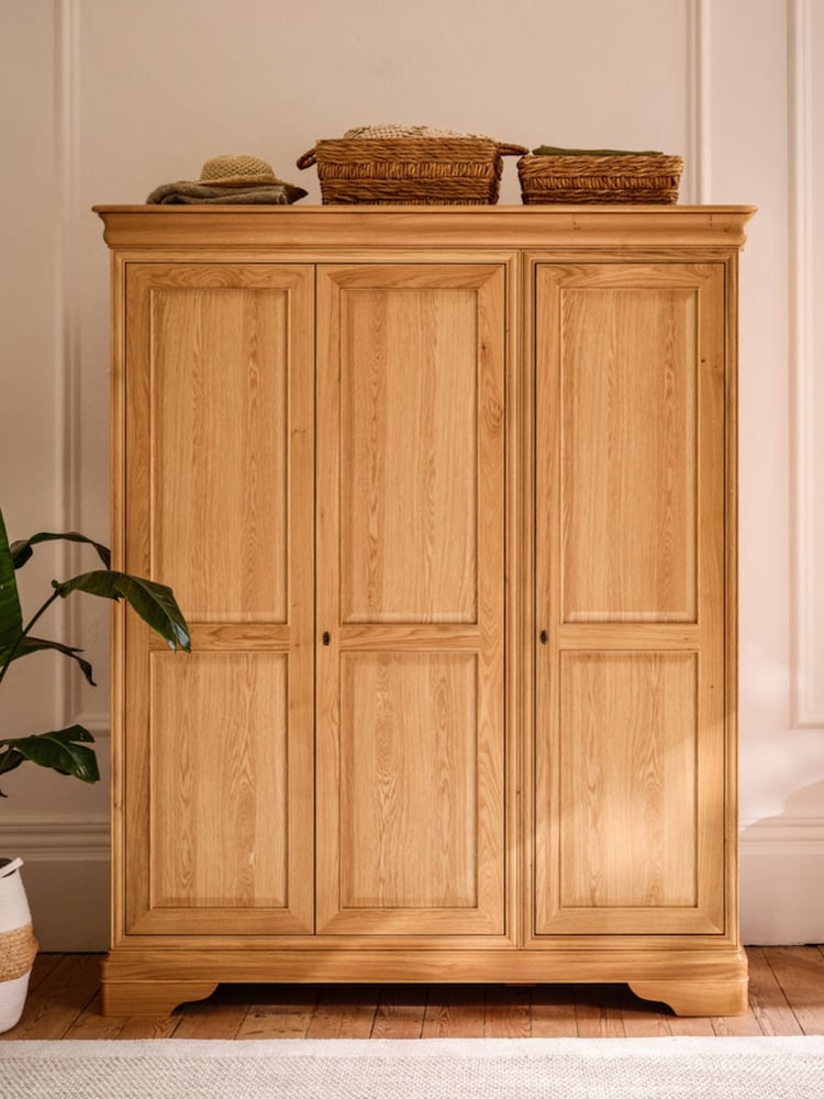 Willis & Gambier Oak Bordeaux 3 Door Wardrobe - Image 1 of 14
