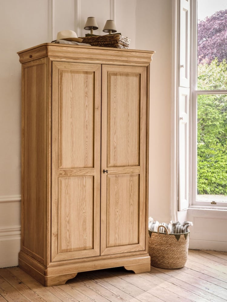 Willis & Gambier Oak Bordeaux 2 Door Wardrobe - Image 1 of 12 Willis & Gambier Oak Bordeaux 2 Door Wardrobe - Image 1 of 12