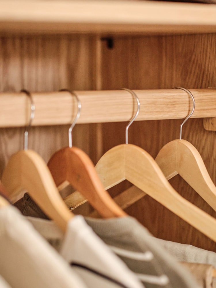 Willis & Gambier Oak Bordeaux 2 Door Wardrobe - Image 2 of 12 Willis & Gambier Oak Bordeaux 2 Door Wardrobe - Image 2 of 12